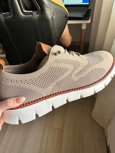 <h1><strong>Customers love our shoes!</strong></h1>